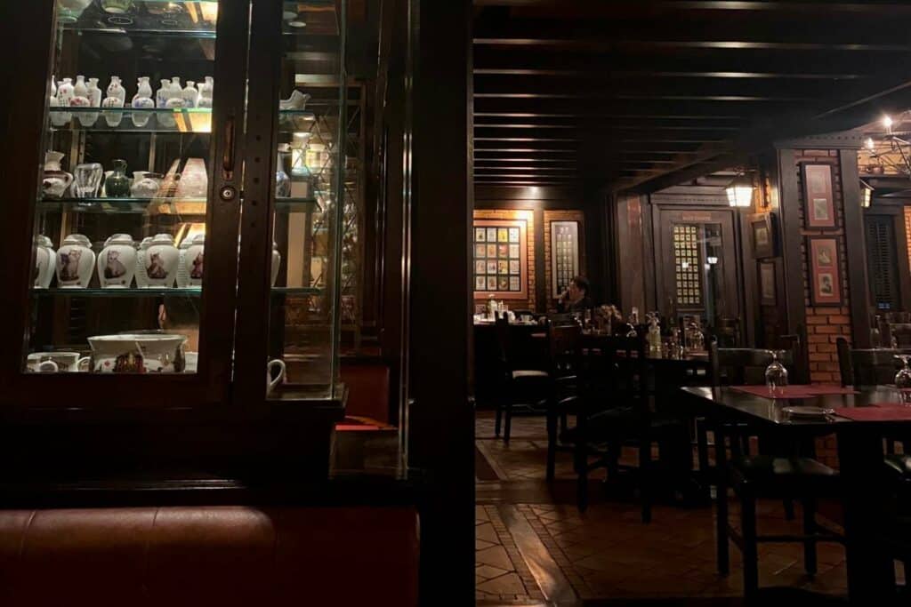 Neil's Tavern restaurant in Bangkok